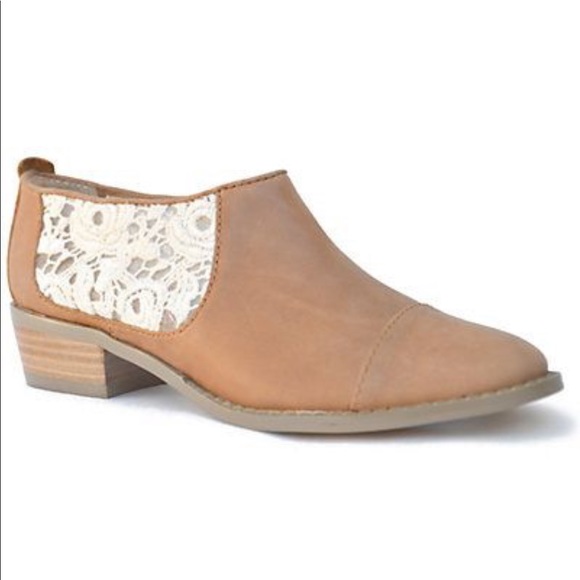 NEW Anthropologie Leather Laced Low Ankle Bootie - Picture 3 of 3